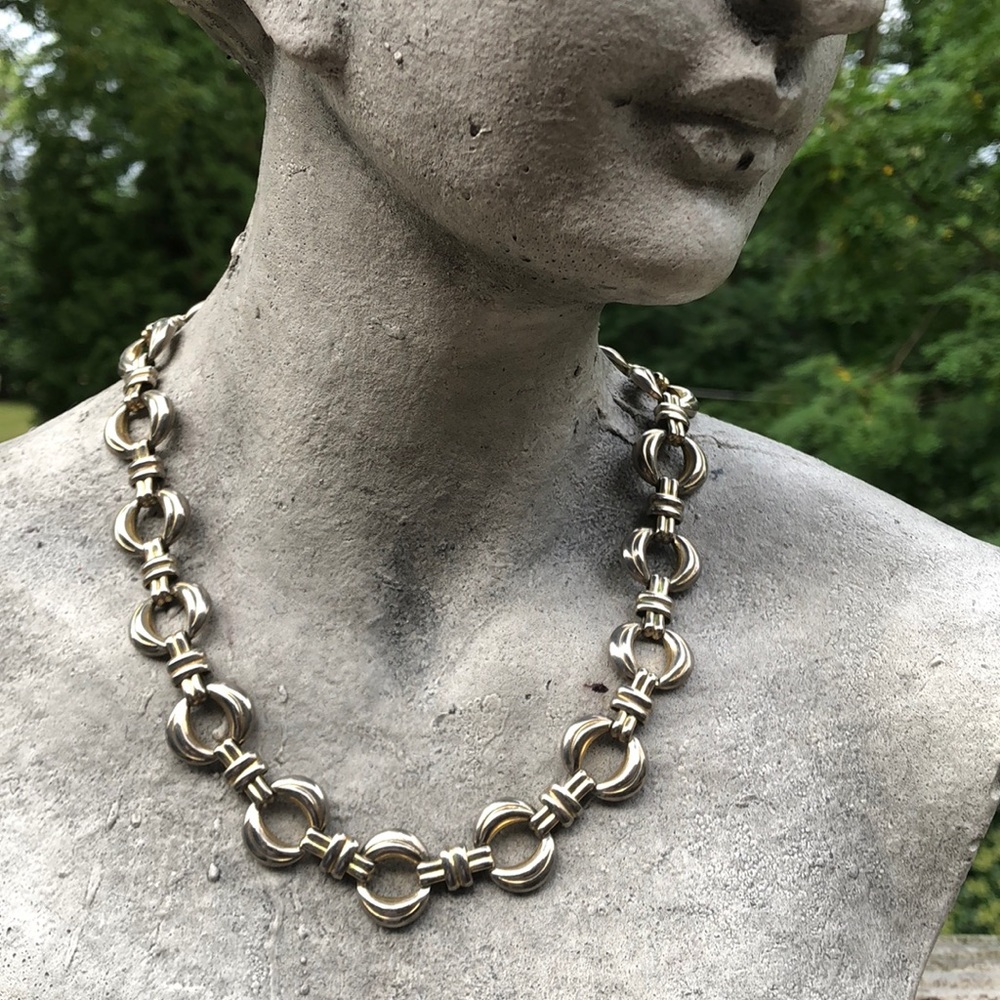 Silvertone circle necklace